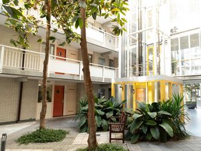 De verkeerde keuze: Woongebouwen met seniorenbestemming met slechts één lift!